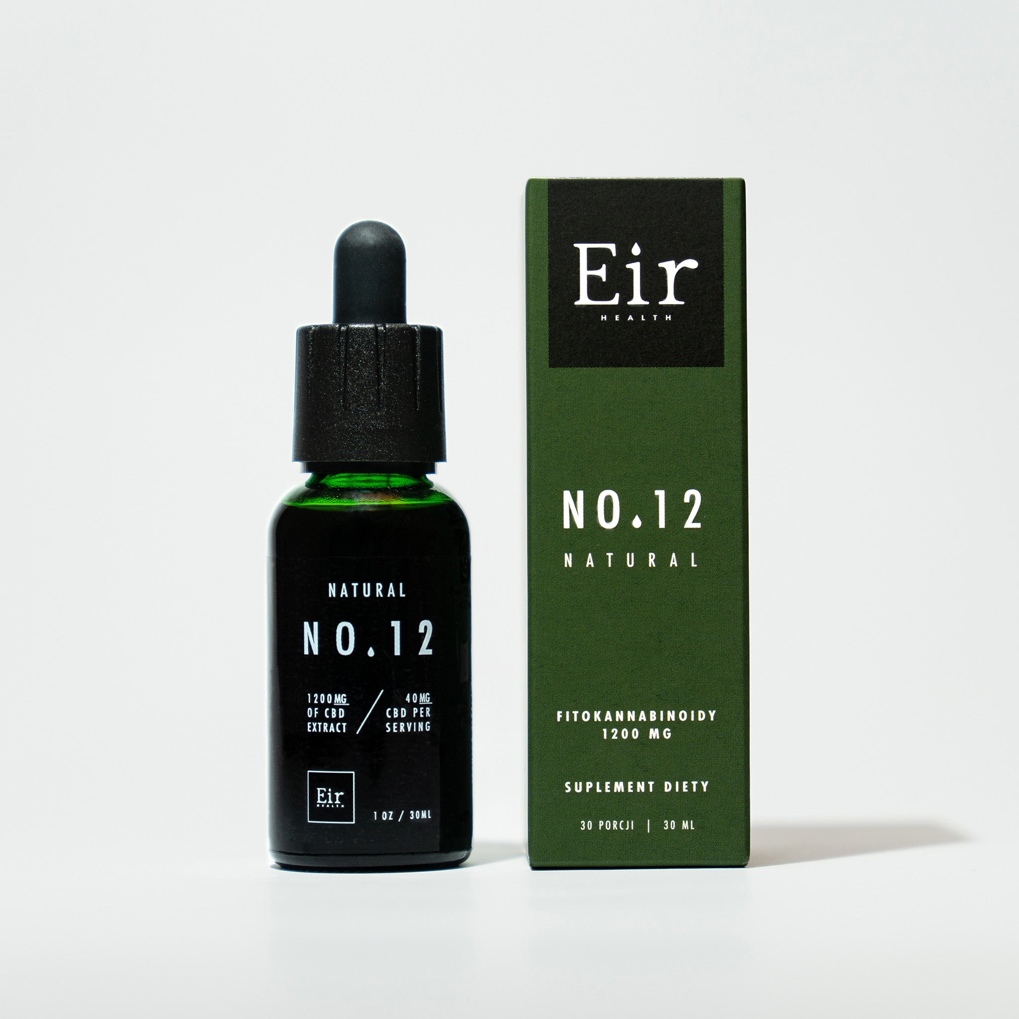 Butelka zielonego olejku CBD Eir Natural No. 12 z pipetą i ciemnozielone opakowanie, z informacjami o zawartości 1200 mg CBD, na białym tle.